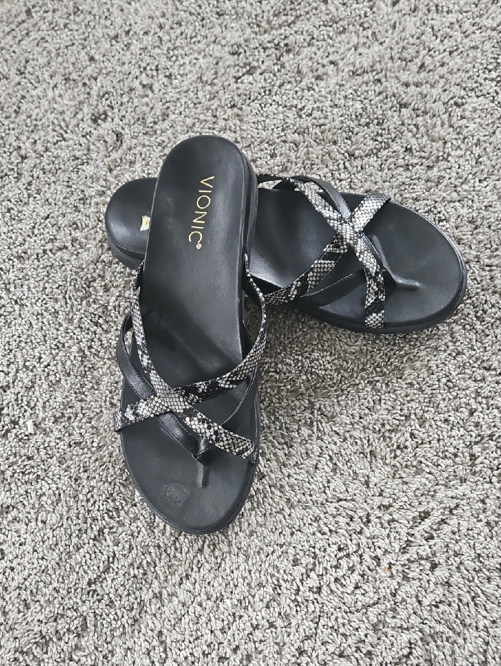 Vionic Black & Gray Snake-Print Crisscross  Sandals 10
